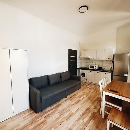 Ferienwohnung Crimson Charm Prag Exterior foto