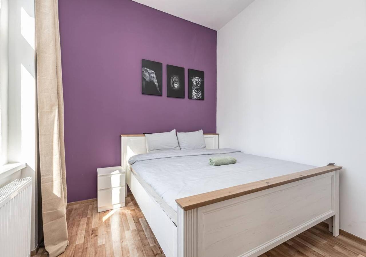 Ferienwohnung Crimson Charm Prag Exterior foto