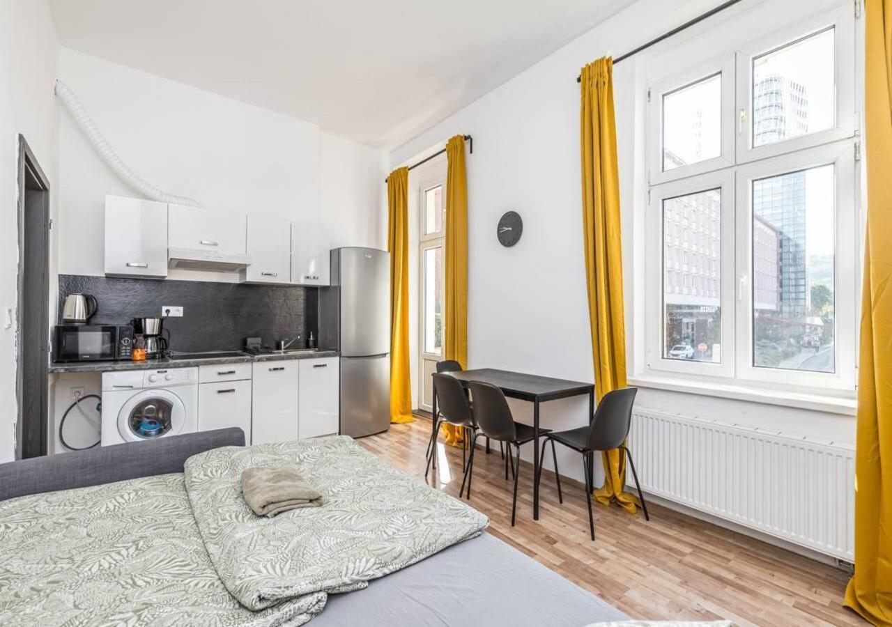 Ferienwohnung Crimson Charm Prag Exterior foto