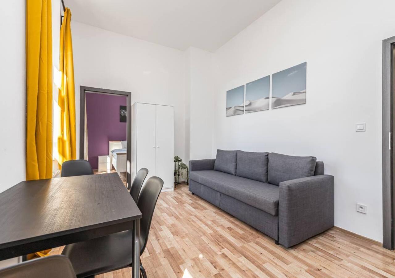 Ferienwohnung Crimson Charm Prag Exterior foto