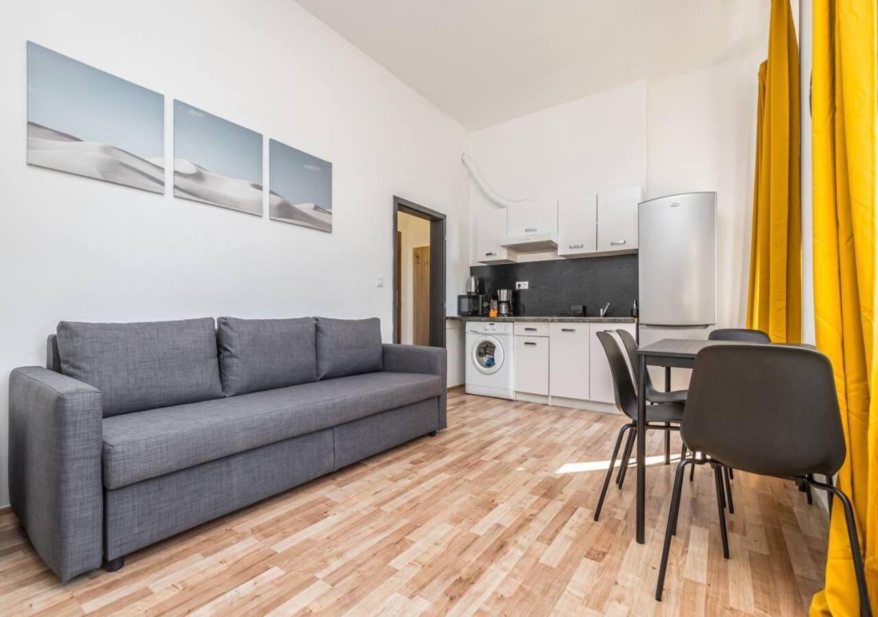 Ferienwohnung Crimson Charm Prag Exterior foto